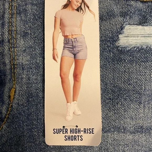 NWT Denizen distressed 5 pocket high waisted Levi jean shorts juniors size 3 - Picture 4 of 6